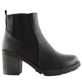 Černé kozačky na širokém podpatku 1032-1 Black černá Černé kozačky na širokém podpatku 1032-1 Black černá