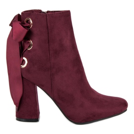 Ideal Shoes Sexy kozačky na sloupku červený