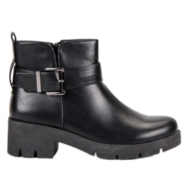 Kayla Černí dělníci na platformě černý