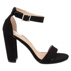 Černé sandály na sloupku. 369-18 Black černý