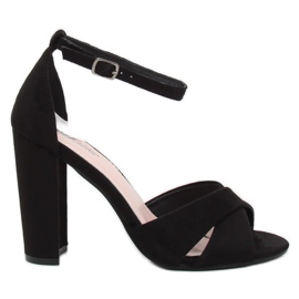 Černé sandály na sloupku. 369-34 Black černý