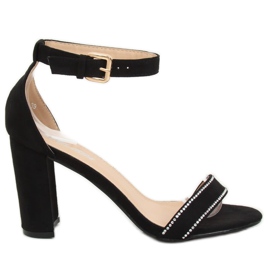 Černé sandály na sloupku A8020 Černá černý