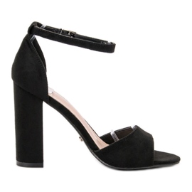 Ideal Shoes Pohodlné sandály na vysokém podpatku černý