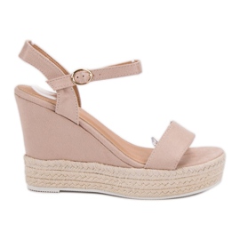 Ideal Shoes Stylové sandály na klínku béžový