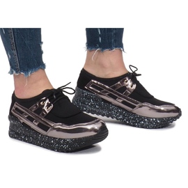 Černé sportovní tenisky na platformě Calixte černá