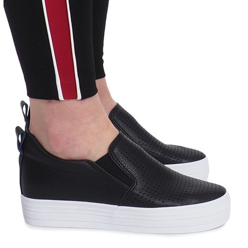 Černé prolamované tenisky na klínku Rockvale černá Černé prolamované tenisky na klínku Rockvale černá