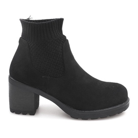 Teplé boty na podpatku D2130 černé černý