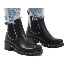 Černé zateplené boty s cvočky 17031-25 černá Černé zateplené boty s cvočky 17031-25 černá