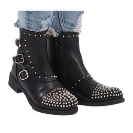 Černé zateplené boty s cvočky HQ1268 černý