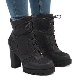 Izolované šedé boty na sloupku 9132-5 šedá