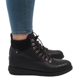 Černé šněrovací izolované boty 3971 černý