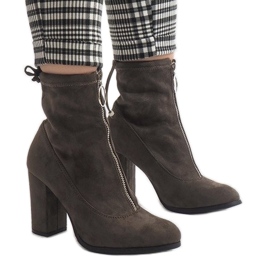 Zelené semišové kotníkové boty na sloupku C-7179 zelená