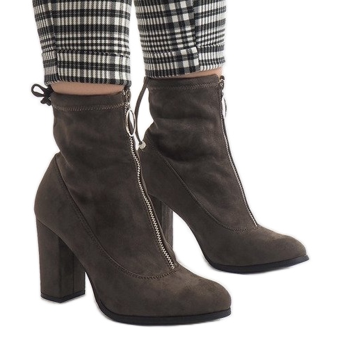 Zelené semišové kotníkové boty na sloupku C-7179 zelená