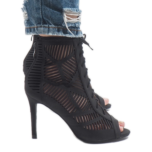 Černé kotníkové boty 1610-225 černá