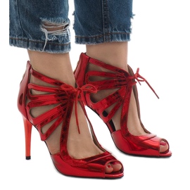 Červené otevřené lakované boty C-003 červený