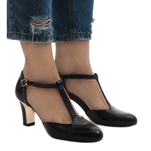 Černé lodičky na sloupku 2239-1 černá