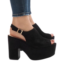 Černé sandály na masivním bloku 8263CA černá Černé sandály na masivním bloku 8263CA černá