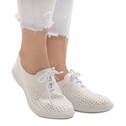 Bílé prolamované tenisky HR61116 bílý