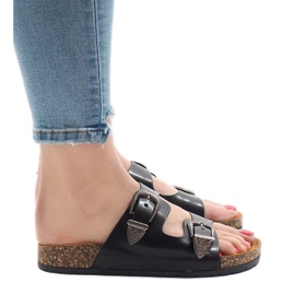 Černé pantofle se sponami 7018-PL černý