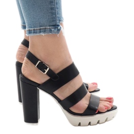 Černé sandály na sloupku HP-27 černá
