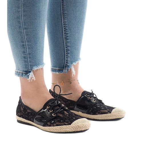 Černé prolamované jazzové boty YW-888 černá