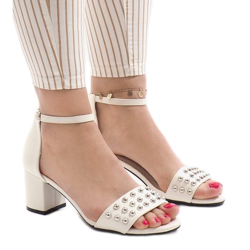 Bílé sandály na vysokém podpatku 173-856 bílý Bílé sandály na vysokém podpatku 173-856 bílý