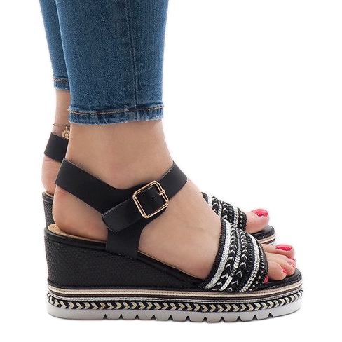 Černě zdobené klínové sandály YRT-72-1 černá Černě zdobené klínové sandály YRT-72-1 černá