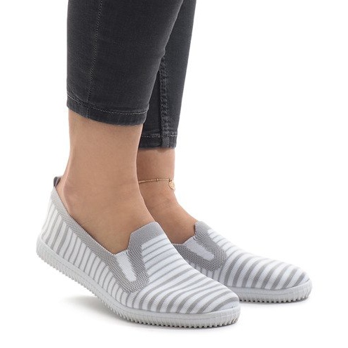 Šedé pruhované tenisky XJ-2909 šedá