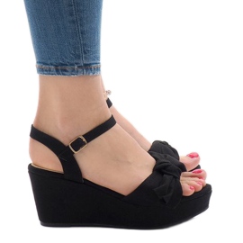 Černé klínové sandály s mašlí F055 černá Černé klínové sandály s mašlí F055 černá