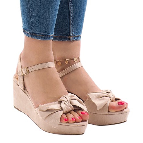 Růžové sandály na klínku s mašlí F055 červené Růžové sandály na klínku s mašlí F055 červené