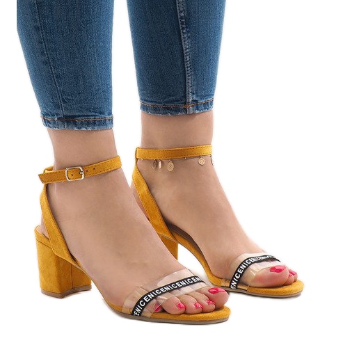 Žluté sandály na sloupku semiš S-7347 žlutá Žluté sandály na sloupku semiš S-7347 žlutá