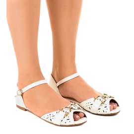 Bílé sandály se sponou GF-180 bílý