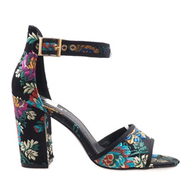 Černé sandály na sloupku 77-14 černý