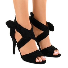 Černé semišové sandály s mašlí J-23 černá