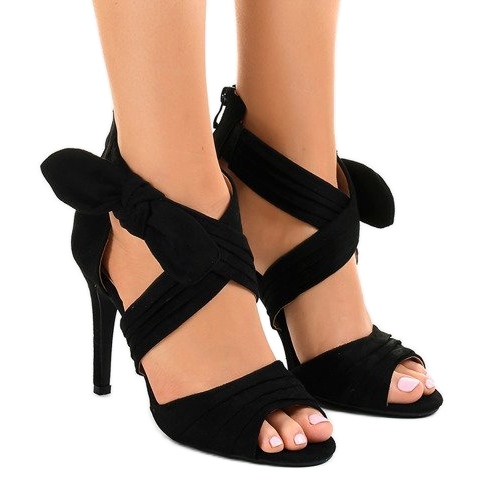 Černé semišové sandály s mašlí J-23 černá