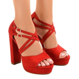Červené sandály na semišovém D09