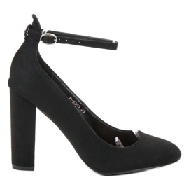 Ideal Shoes Lodičky zapnuté sponou černý
