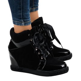 Módní černé klínové tenisky KLS-109-3 černá