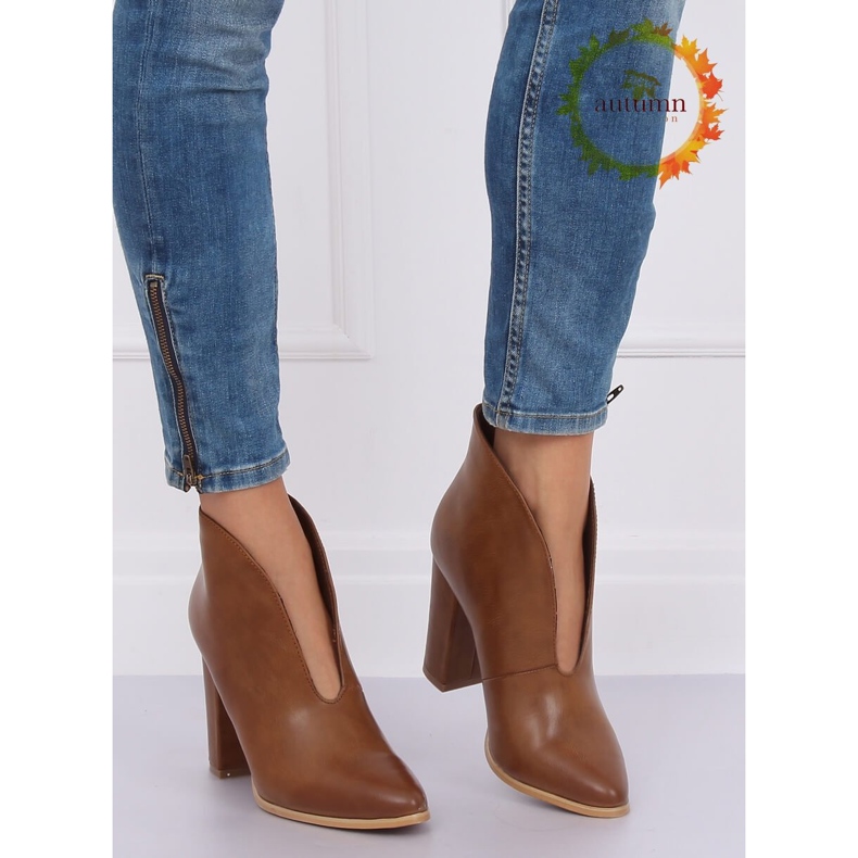 Hnědé boty s vystřiženým velbloudem RB38P hnědý