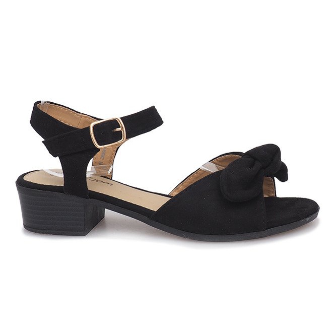 Černé sandály na vysokém podpatku od Noemia černá