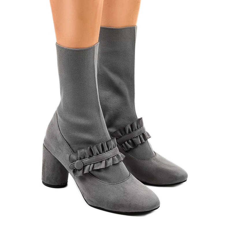 Šedé semišové kotníkové boty na sloupku LL-102P šedá Šedé semišové kotníkové boty na sloupku LL-102P šedá
