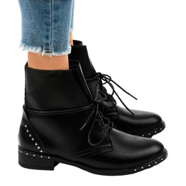 Černé ploché šněrovací boty A-251 černá