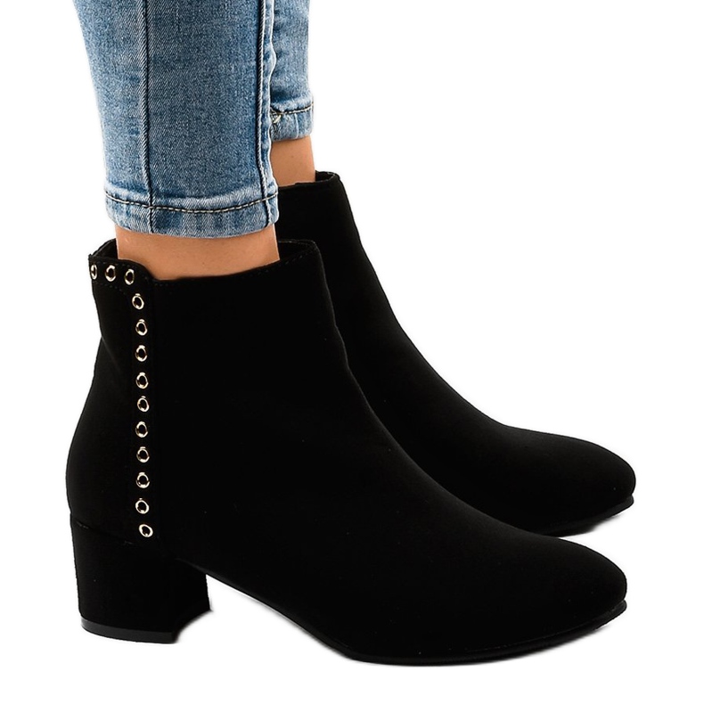 Černé semišové kotníkové boty na sloupku Z179 černá