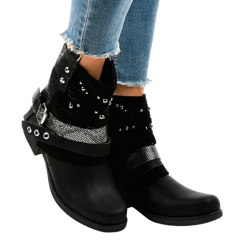 Černé zateplené boty, bohatě zdobené A-351 černá