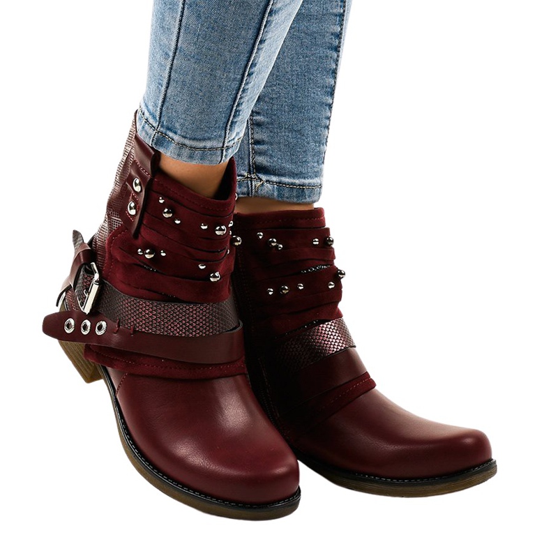 Teplé, kaštanové boty, bohatě zdobené A-351 červené