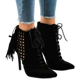 Černé, bohatě zdobené kozačky 11047-1 černý