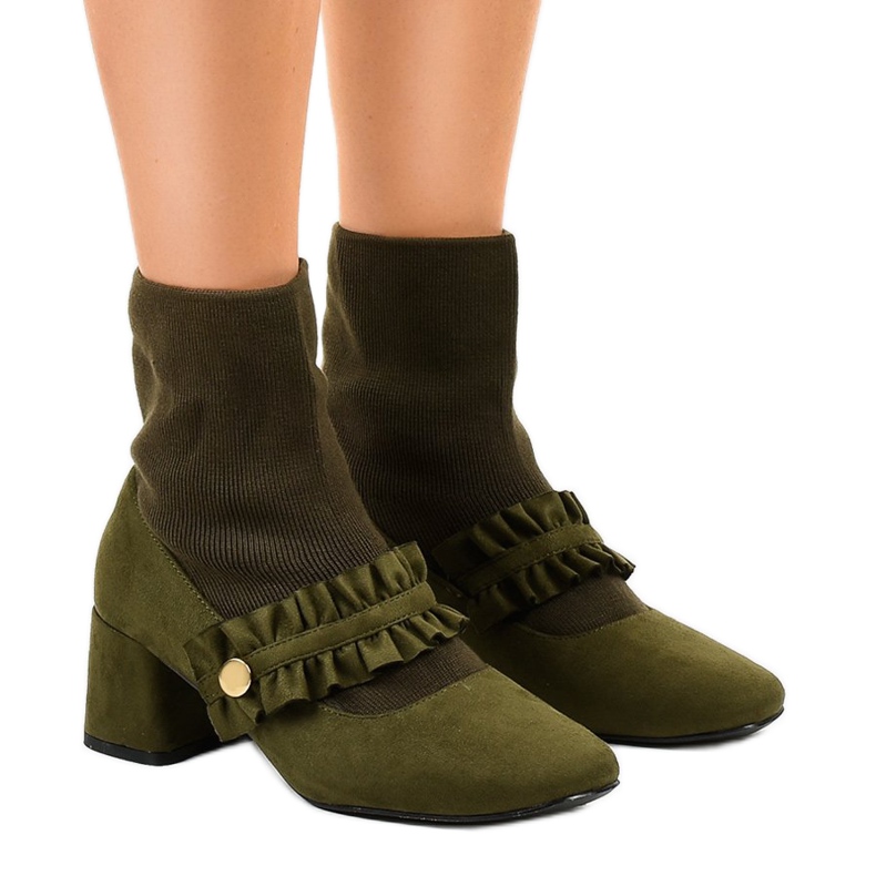 Zelené velurové pumpy na sloupku JM8118Y zelená