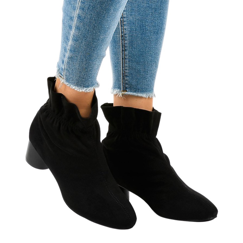 Černé semišové kotníkové boty na sloupku JM5512M černá Černé semišové kotníkové boty na sloupku JM5512M černá