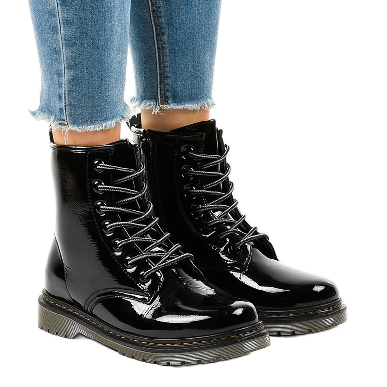 Černě lakované boty TL142-1 černá