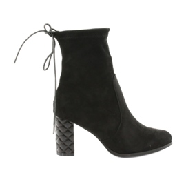 M.Daszyński Semišové kotníkové boty na ozdobném podpatku Daszyński 154 černá